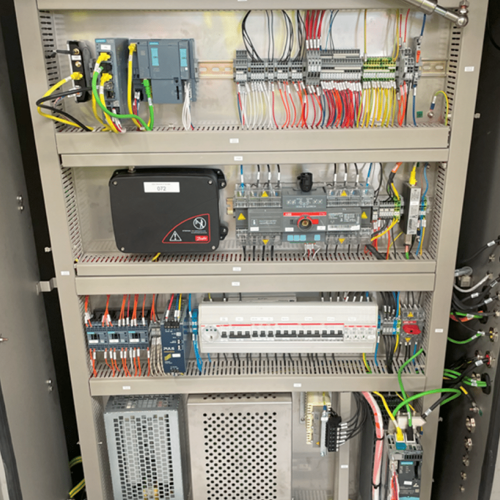 Internal wiring and components of the Gus system - Pict Offshore's control cabinet assembled by Tharsus